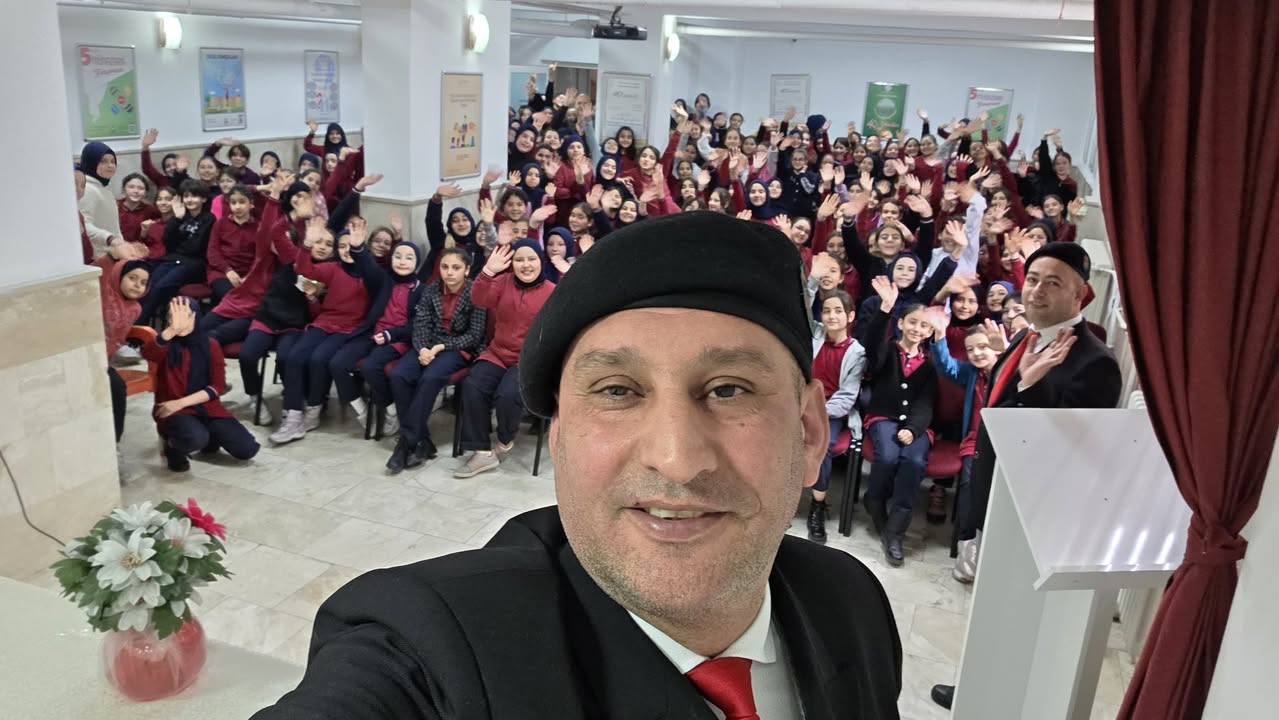 Afyonkarahisar'da Öğrencilerle Vatan ve Bayrak Sevgisi Üzerine Söyleşi