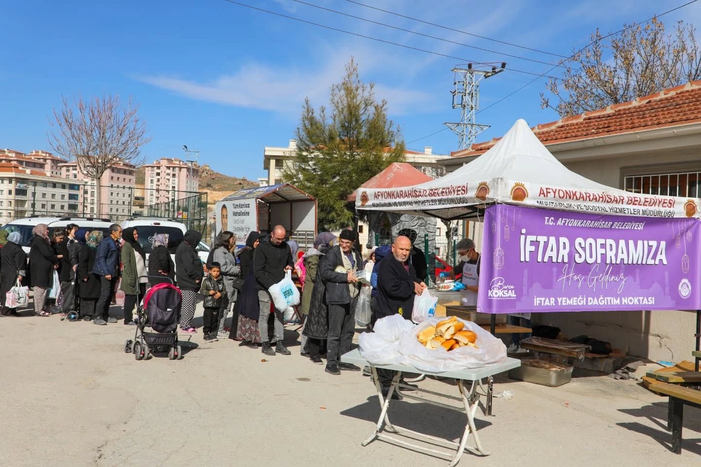 Antalya'da Ramazan Bereketi: Belediyenin İftar Dağıtım Noktaları Büyük İlgi Görüyor