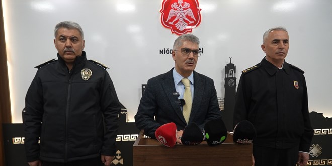Niğde'de Aile İçi Şiddet İhbarı: 2 Polis Memuru Yaralandı