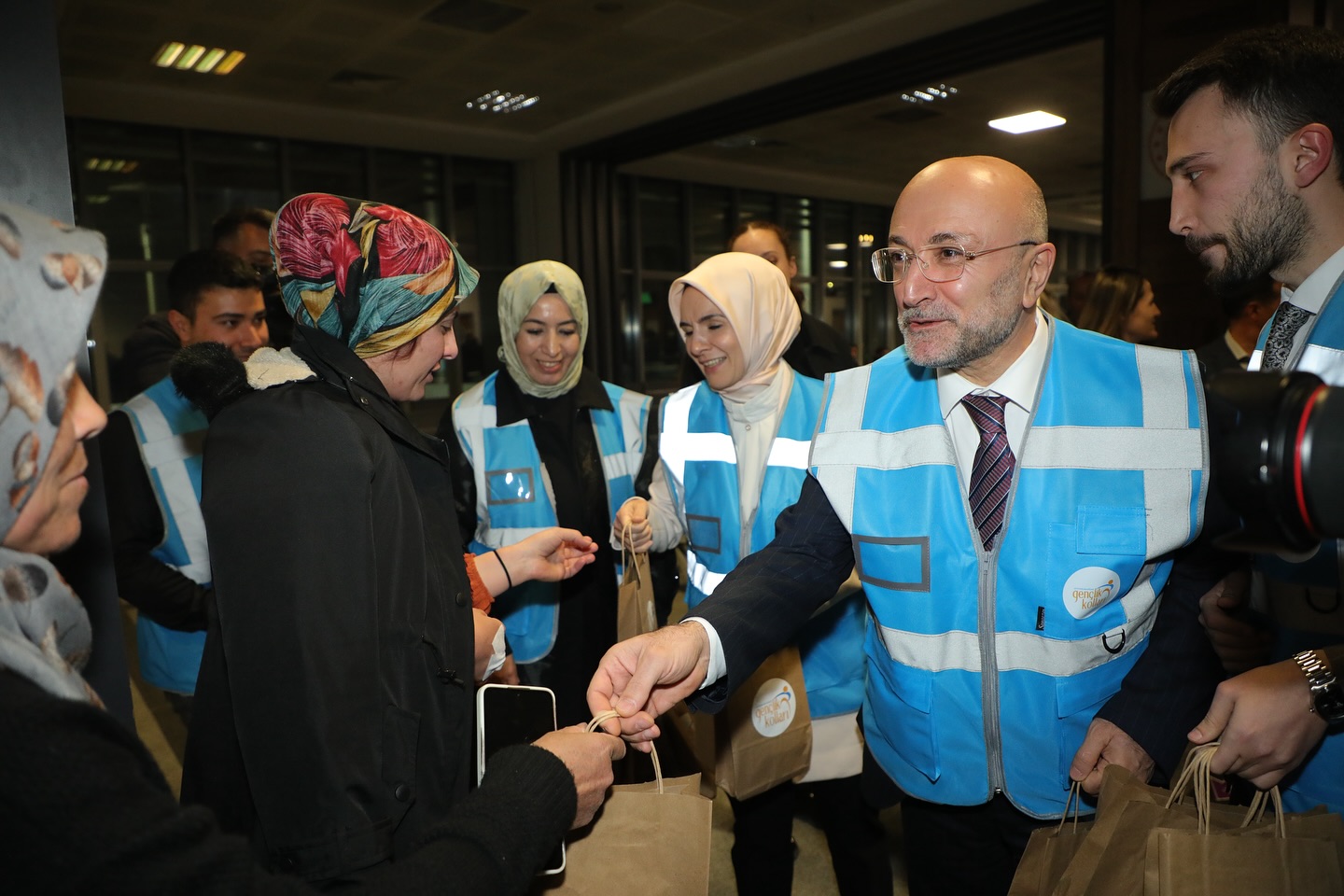 AK Parti Afyon İl Başkanlığı, Hastanede Sahurluk Dağıttı