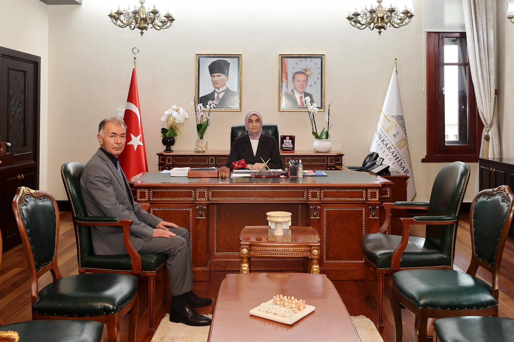 Afyonkarahisar Valisi, Görev Tanımı Değişen İl Müdürünü Makamında Kabul Etti