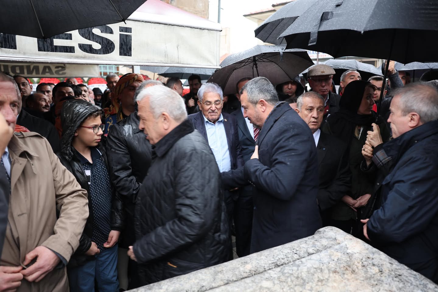 Sandıklı Belediye Başkanı Öztaş, Fethi Yaşar'ın Oğlu Bülent Yaşar'ın Cenazesine Katıldı