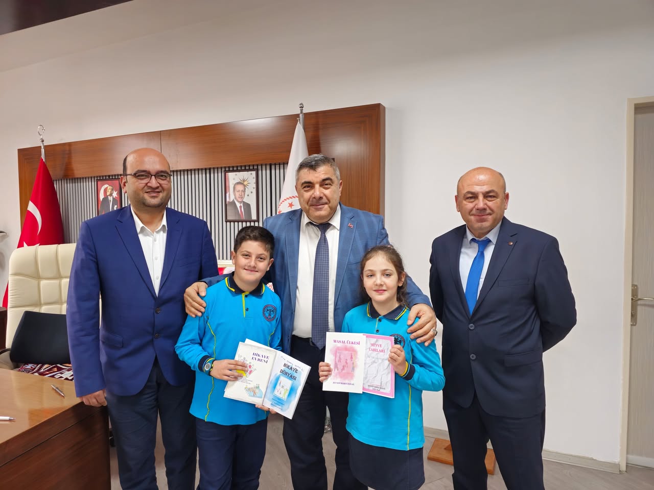 Afyonkarahisar'da İkiz Kardeşler Yazarlıkta İlk Adım Attı