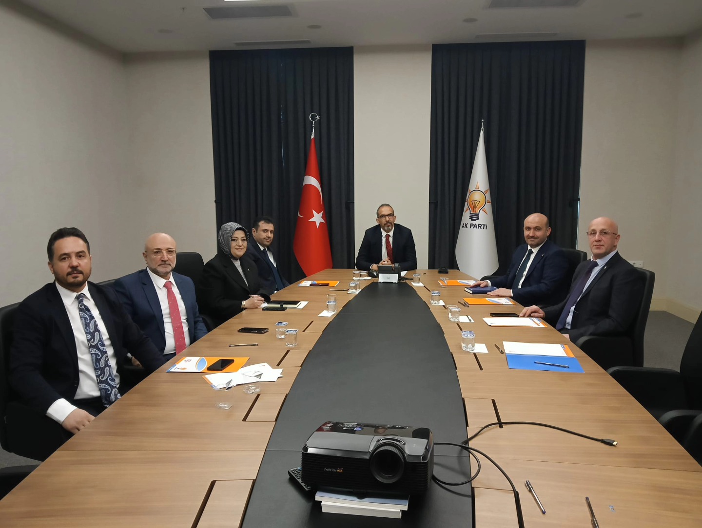 AK Parti Afyon İl Başkanı Şahin, Bölge Toplantısına Katıldı