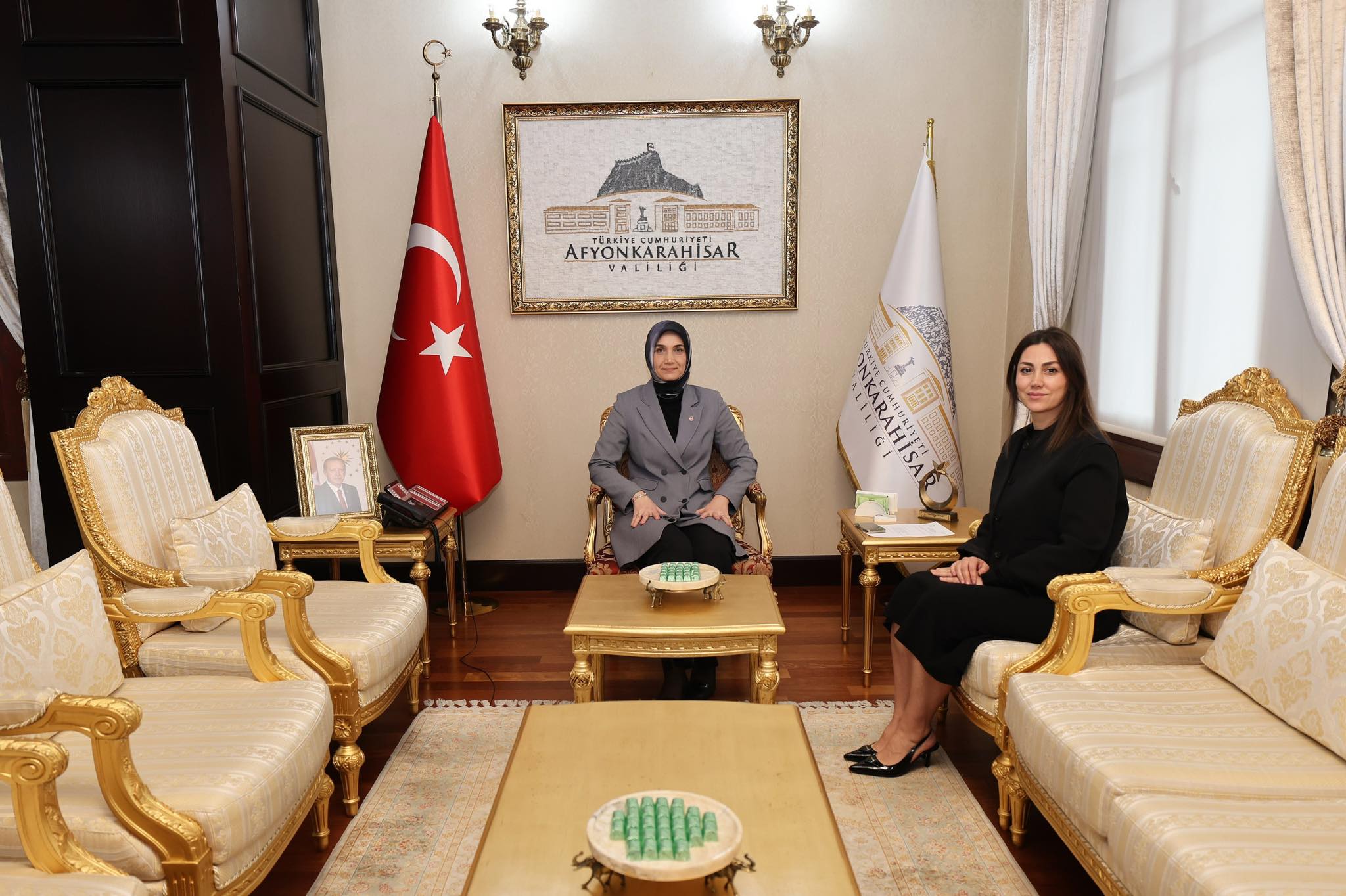 Afyonkarahisar Valisi, Seramik Sanatçısı Karakol'u Kabul Etti