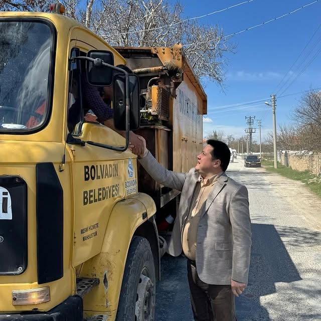 Bolvadin Belediyesi, Sorumluluk Alanı Dışında Asfalt Yama Çalışması Yaptı