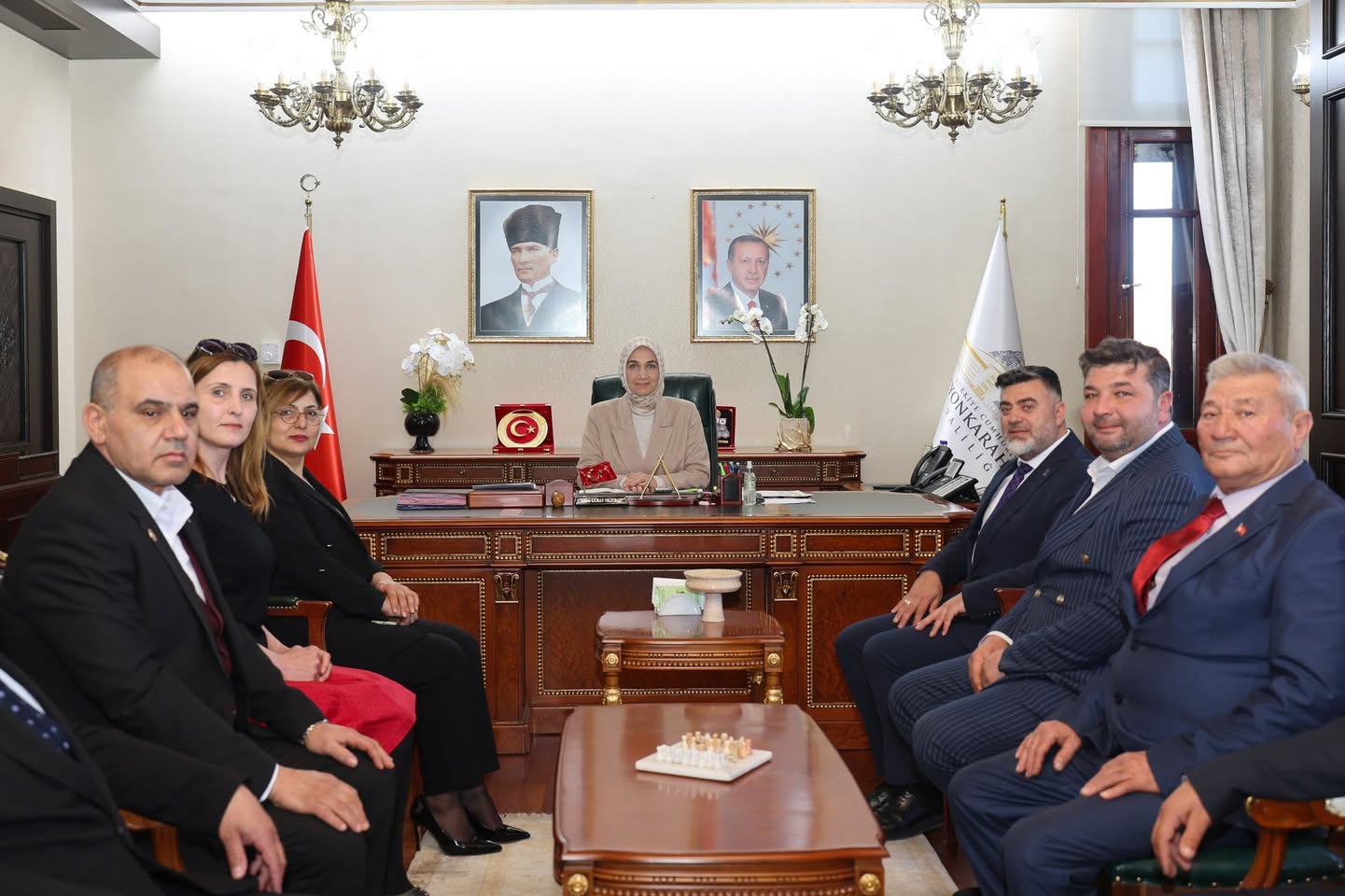 Afyonkarahisar Valisi, Muhtar Derneği ile İstişare Toplantısı Gerçekleştirdi