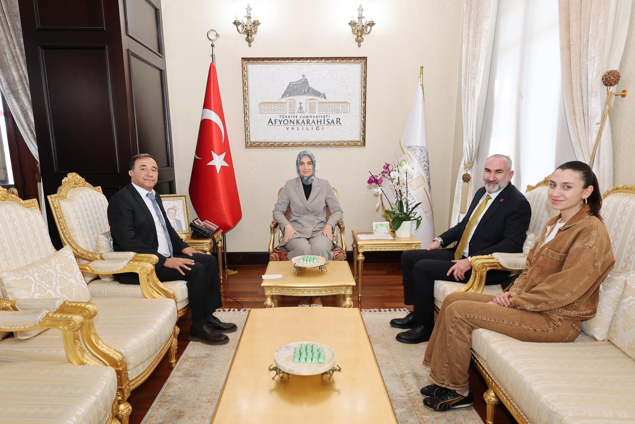 Afyonkarahisar Valisi Yiğitbaşı, Türkiye-Çin İş Geliştirme Derneği Heyetini Kabul Etti