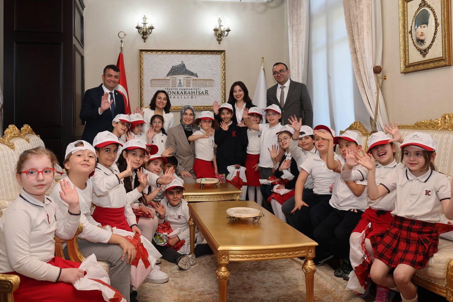 Afyonkarahisar Valiliği, İlkokul Öğrencileriyle Etkileşimde