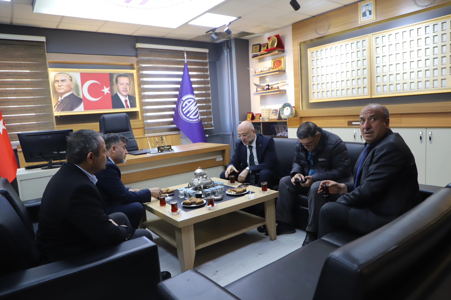 AK Parti Afyon İl Başkanlığı Muhtarlarla İstişare Toplantısı Düzenledi