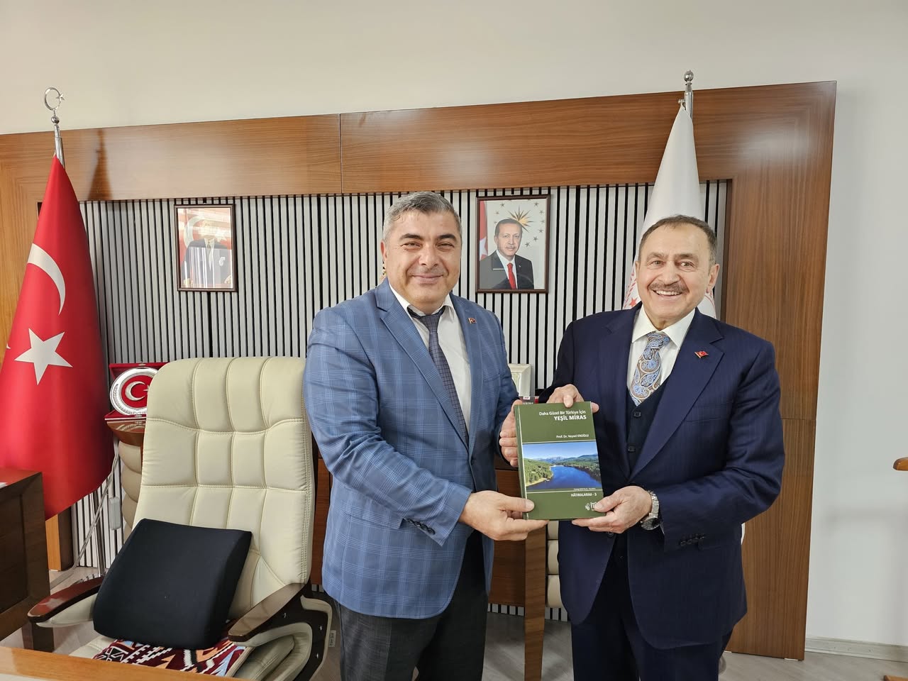Eski Bakan Eroğlu, Afyonkarahisar İl Milli Eğitim Müdürü'nü Ziyaret Etti