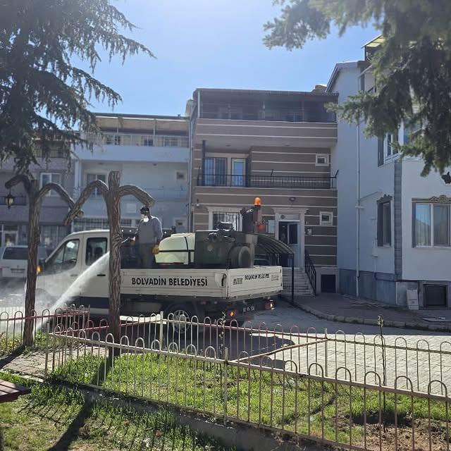 Bolvadin'de Halk Sağlığını Koruma Amaçlı Haşere İlaçlama Çalışmaları Sürdürüyor