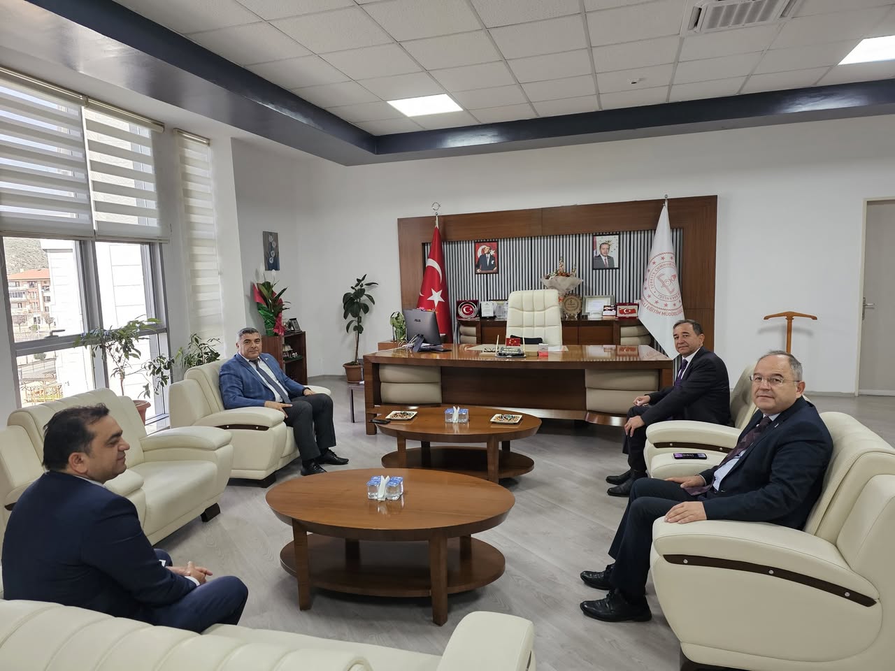 Vali Yardımcısı Uysal, İl Milli Eğitim Müdürü Sünnetci'yi Ziyaret Etti