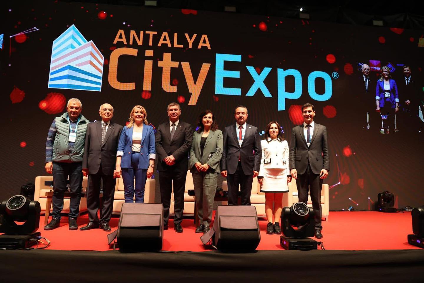 Sandıklı Belediyesi'nin Çevre Dostu Projeleri Antalya'da Tanıtıldı