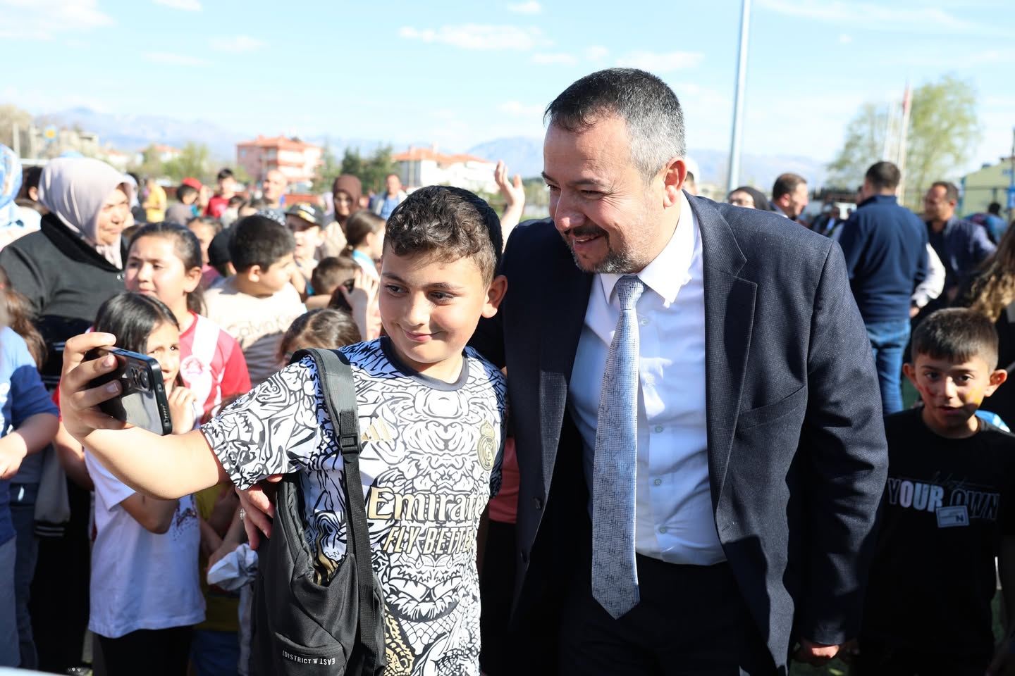 Sandıklı'da Rengarenk Uçurtmalarla Bahar Coşkusu