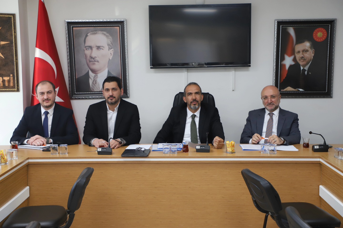 AK Parti Teşkilat Başkan Yardımcısı Afyon İl Başkanlığını Ziyaret Etti
