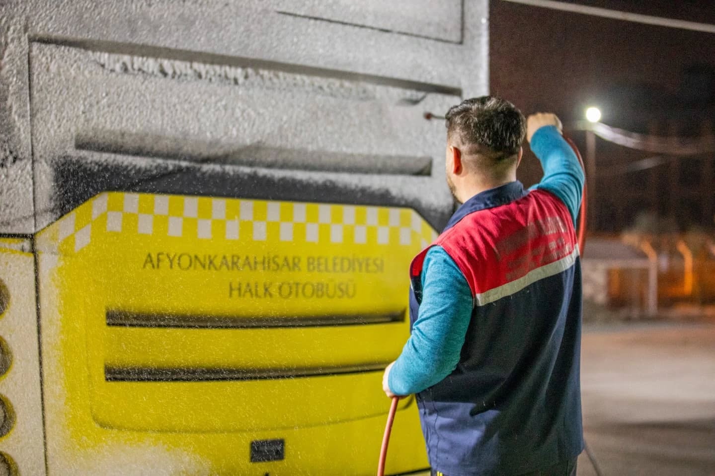 Halk Otobüslerinde Detaylı Temizlik ve Dezenfeksiyon Çalışmaları