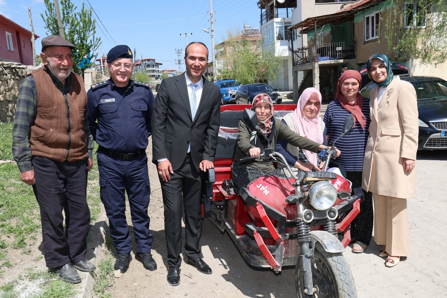 Afyonkarahisar Valisi Yiğitbaşı, Demirçevre Köyünü Ziyaret Etti