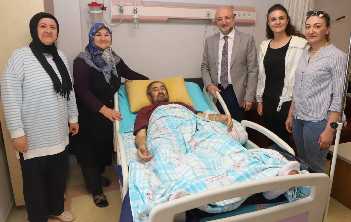 AK Parti Afyon İl Başkanı Şahin, Hastanede Tedavi Gören Vatandaşı Ziyaret Etti