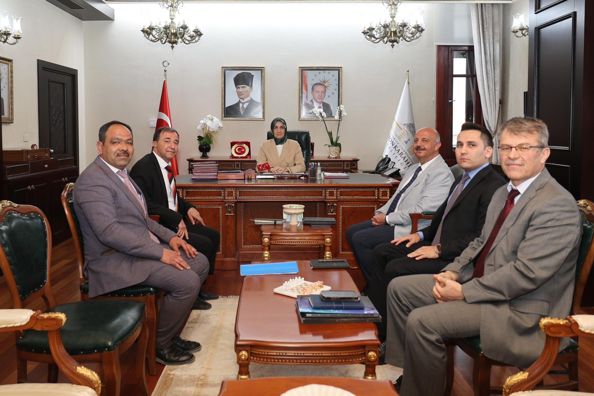 Afyonkarahisar Valisi Yiğitbaşı, Yerel Yönetim Temsilcilerini Kabul Etti