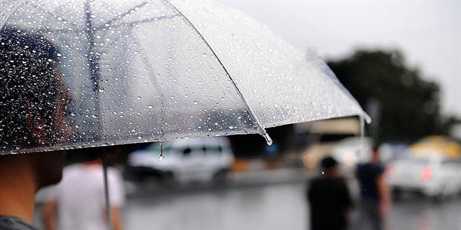 Türkiye'de Hava Sıcaklıkları Düşüyor, Sağanak Yağış Bekleniyor