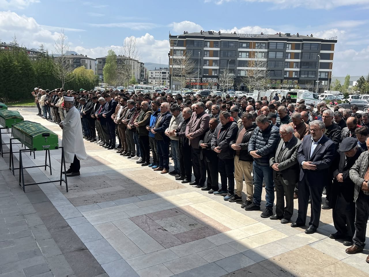 AK Parti Milletvekili Yurdunuseven'den Paşa Camii'nde Cenaze Töreni