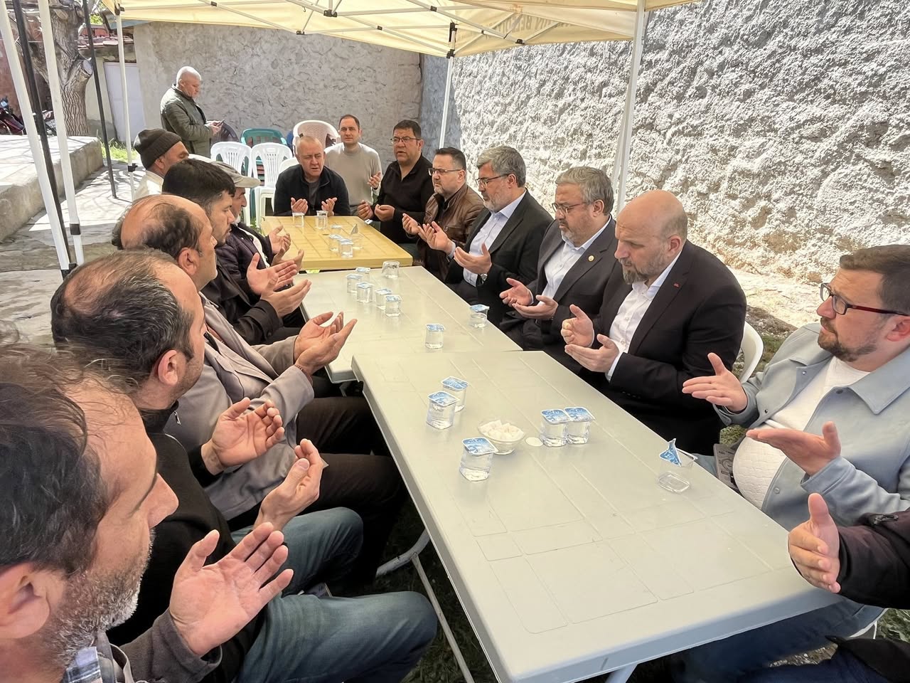 AK Parti Milletvekili Yurdunuseven, Bolvadin'de Taziye Ziyaretinde Bulundu