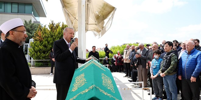 Cumhurbaşkanı Erdoğan, Eski Arapça Öğretmeninin Cenazesine Katıldı