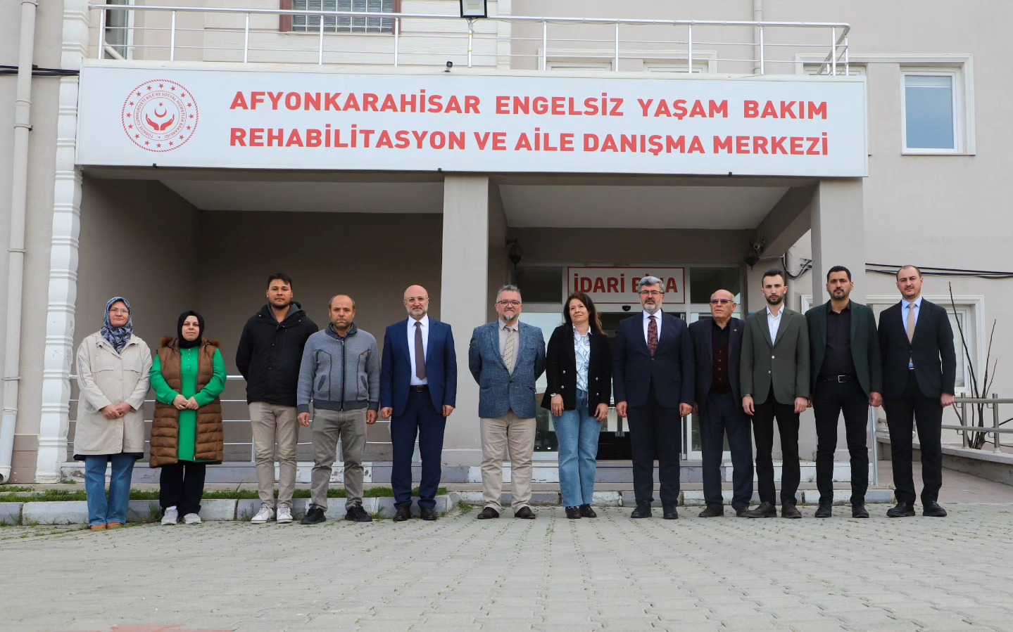 AK Parti Afyon Heyeti, Engelsiz Yaşam Merkezi'ni Ziyaret Etti