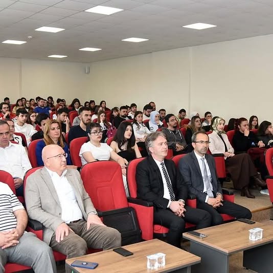 Afyon Kocatepe Üniversitesi'nde Kamu Yönetimi ve Turizm Tarihine Derinlemesine Bakış