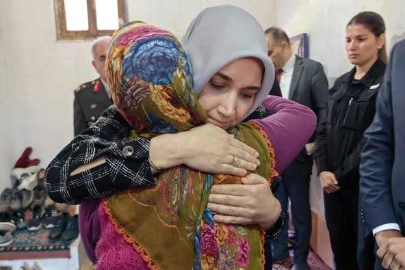 Afyonkarahisar'da Şehit Uzman Çavuş Önder Özen'in Ailesine Vefa Ziyareti