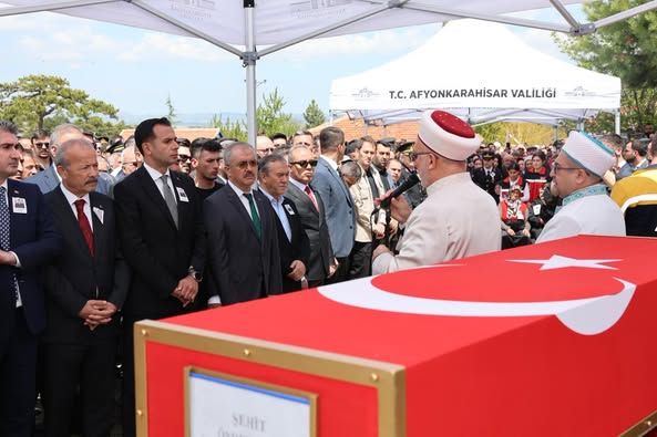 Sandıklı Belediye Başkanı, Şehit Uzman Çavuş Önder Özen'in Cenaze Törenine Katıldı