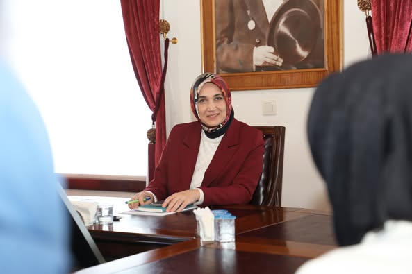Afyonkarahisar Valisi, AK Parti Kadın Kolları Başkanı'nı Kabul Etti