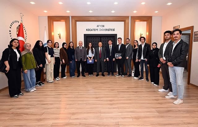 Afyon Kocatepe Üniversitesi Rektörü, Girişimcilik ve Kariyer Topluluğu ile Bir Araya Geldi