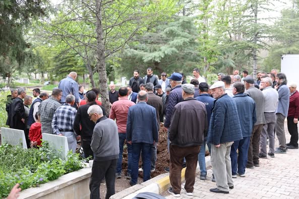Sandıklı Belediye Meclis Üyesi Hakan Sarısayın'ın Babaannesi Vefat Etti