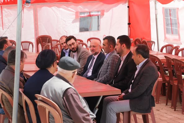 Ak Parti Afyon İl Başkanlığı, Çelikhan'daki Kazada Hayatını Kaybeden Tayfun Şahintepe'nin Ailesine Taziye Ziyareti Yaptı