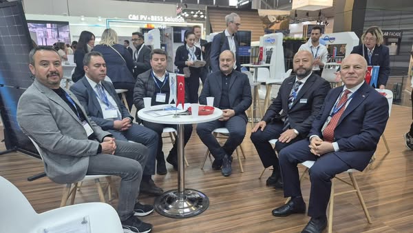 Sandıklı Belediye Başkanı Öztaş, InterSolar Fuarı'nda Yenilenebilir Enerji Teknolojilerini İnceledi