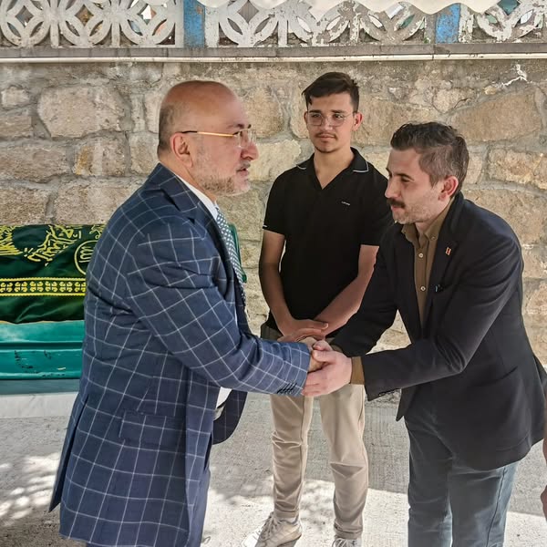 Ak Parti Afyonkarahisar İl Başkanı ve Milletvekili, Osman Satılmış'ın Cenaze Namazına Katıldı