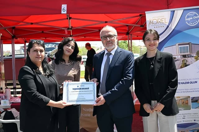 AKÜ Kariyer ve İstihdam Fuarı'na Katılan Firmalara Teşekkür Belgesi Takdim Edildi