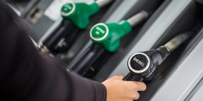 Benzin ve Motorine Beklenen Zam Dalgası Vatandaşları Endişelendiriyor