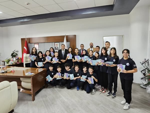 Afyonkarahisar'da Kitap Kurtları, İl Milli Eğitim Müdürü'nü Ziyaret Etti