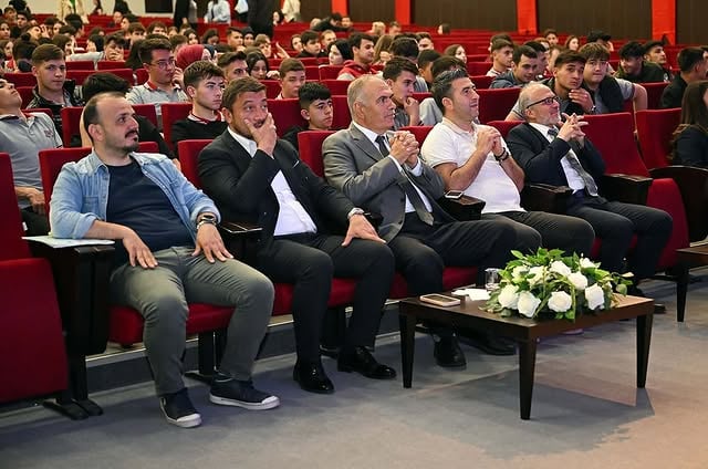 AKÜFEST'25: Lotus Akademi ile İş Arama ve Kariyer Stratejileri Eğitimleri Düzenlendi
