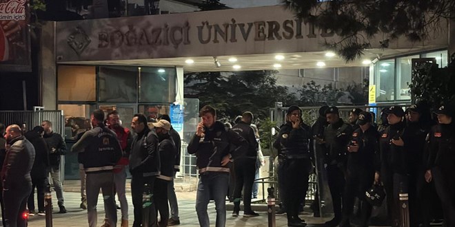 Boğaziçi Üniversitesi'nde Olaylar: 13 Polis Hafif Yaralandı, 97 Gösterici Gözaltına Alındı