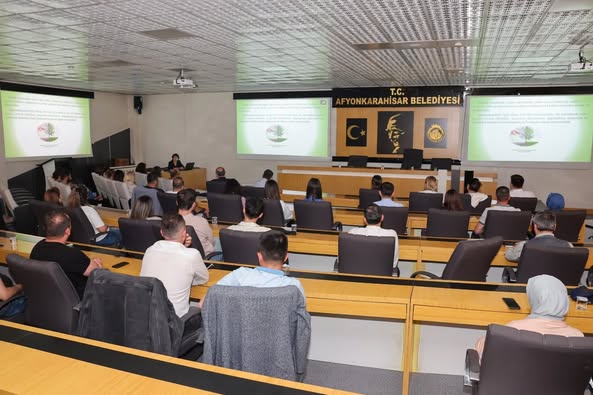 Belediye ve AKÜ İşbirliğiyle Sıfır Karbon Eğitim Semineri Düzenlendi