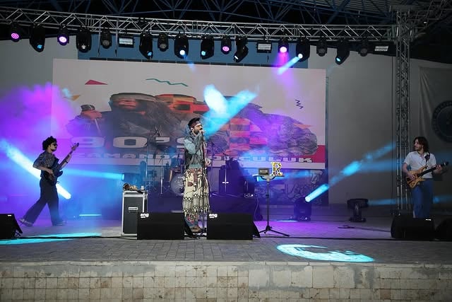 Afyon Kocatepe Üniversitesi'nde Retrobüüs Coşkusu: AKÜFEST25'e Damga Vurdu