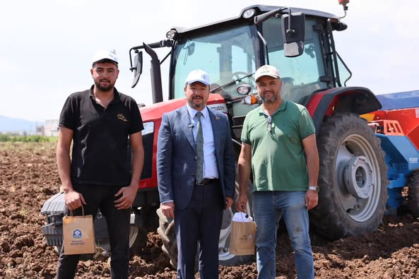 Sandıklı Belediye Başkanı Öztaş, Çiftçiler Günü'nde Tarlaları Ziyaret Etti