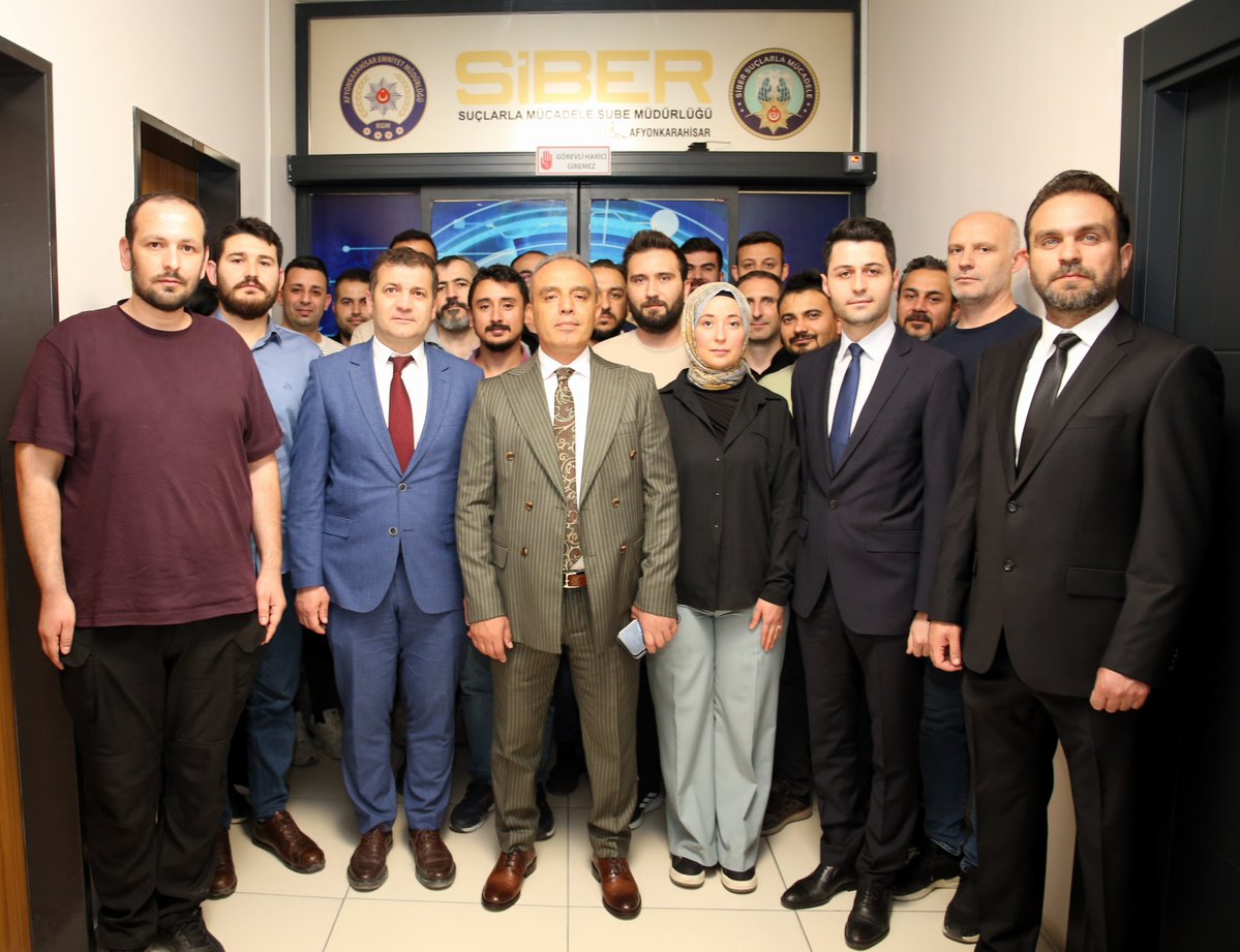 Afyonkarahisar'da Siber Suçlara Karşı Tarihi Operasyon: Emniyet Müdürü Erol'dan Tebrik