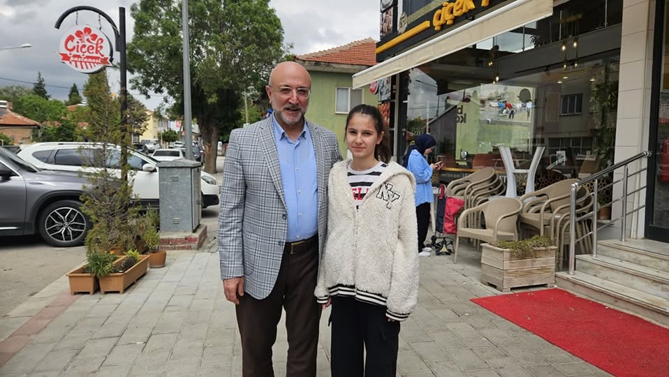Afyonkarahisar'da AK Parti İl Başkanı Şahin'e Gençlerden İlgi