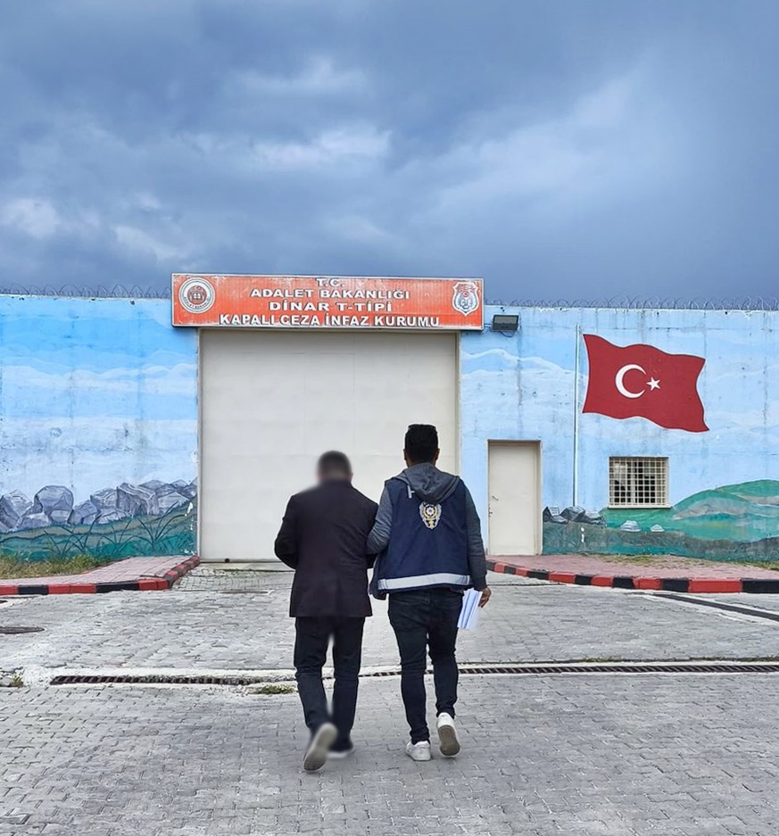 Dinar'da Aranan Firari Yakalandı: 6 Yıl 8 Ay Hapis Cezası Bulunan Şahıs Tutuklandı