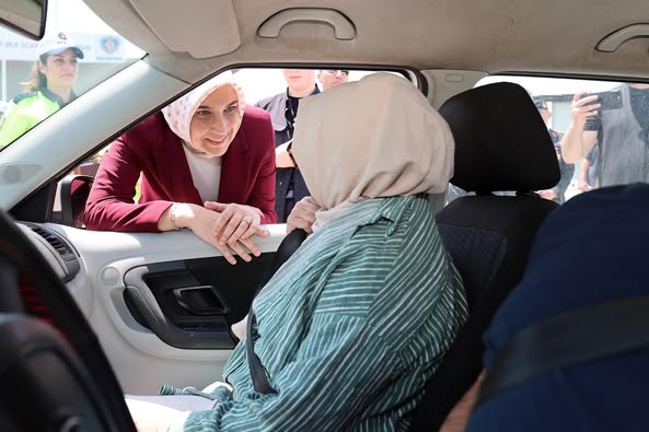 Afyonkarahisar'da Kurban Bayramı'nda Baklava İkramı ve Trafik Uyarısı